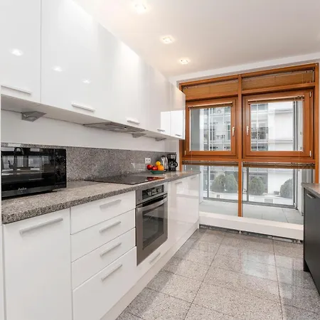 Apartmán Przy Arkadia 2 Sypialnie Balkon Widok 8 Pietro Metro Gdanska Garaz *