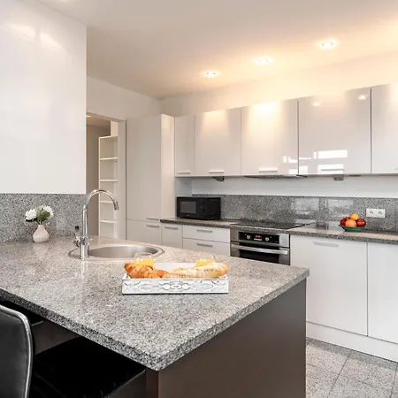 Apartmán Przy Arkadia 2 Sypialnie Balkon Widok 8 Pietro Metro Gdanska Garaz *